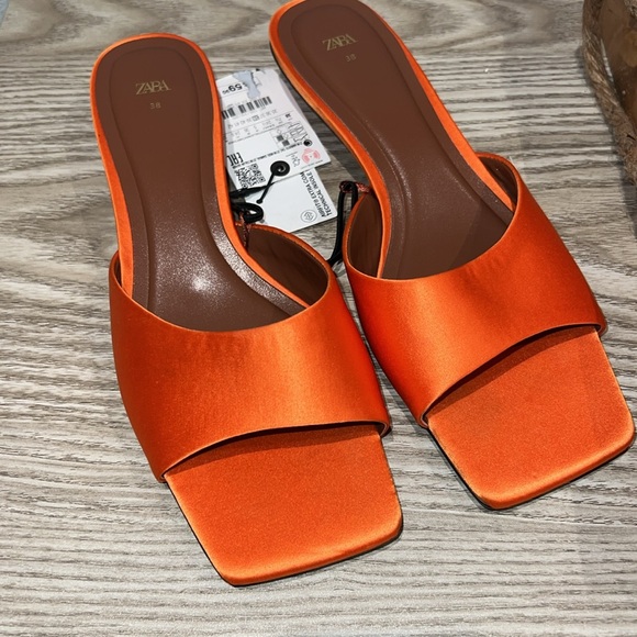 Satin like orange kitten heel sandals new - Picture 2 of 6